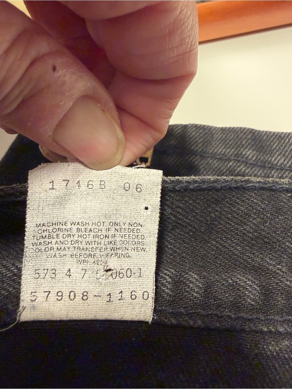 Vintage 579 Levis, Size 9, high waisted black jeans with back ankle zippers - Picture 10 of 14